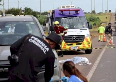 Pol&iacute;cia busca imagens e n&atilde;o descarta tese de feminic&iacute;dio em caso de arquiteta que caiu de caminhonete