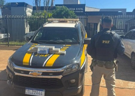 Casal é preso levando 11 quilos de cocaína em moto>