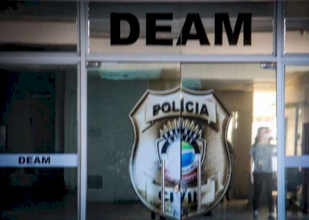 Rapaz atira 11 vezes contra companheira ap&oacute;s discuss&atilde;o e foge