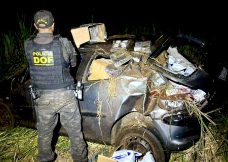 Dupla é presa após tentativa de fuga que terminou em capotamento e contrabando apreendido>