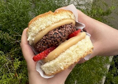 Bolo em formato de hamb&uacute;rguer &eacute; a nova sobremesa viral das docerias
