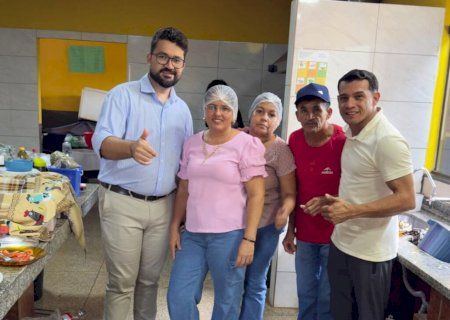Vereador João Paulo prestigia almoço especial em homenagem às mães no distrito de Cristalina, em Caarapó