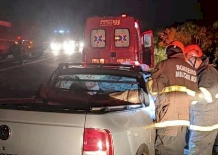 Homem morre em acidente envolvendo Saveiro e carreta de soja na MS-276>