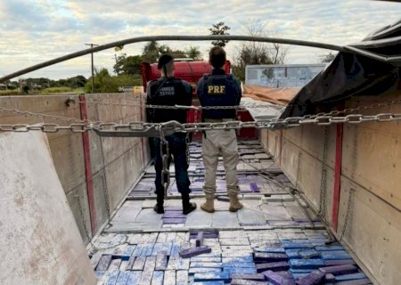 Paraguaio é preso na frente da família transportando 4t de maconha com destino a MG>