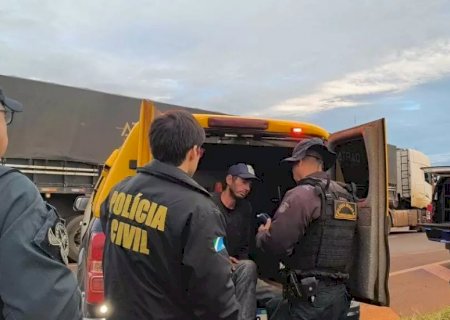 Caminhoneiro de Caarapó é preso bêbado após atropelar mulher e arrastar moto por 5 km>