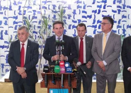 Hugo Motta anuncia transi&ccedil;&atilde;o de um ano para fim da 6x1 e jornada de 40 horas>