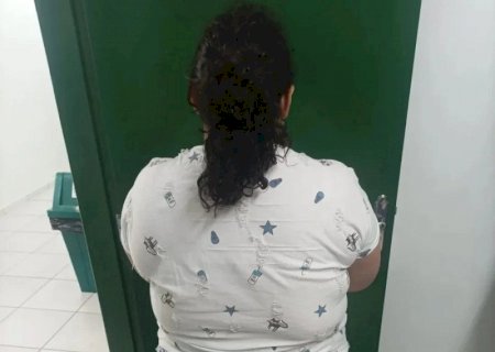 Mulher de 37 anos finge ter 12 e é presa por estelionato um ano após ser adotada por família>