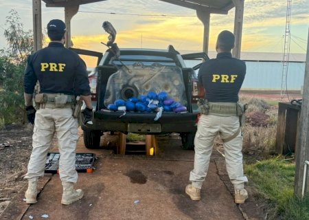 Droga em tanque de combustível e perseguição terminam com dois presos