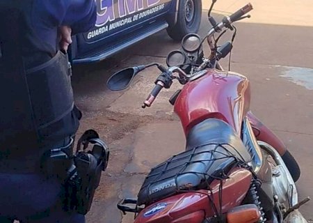 Comprada pela internet, moto com registro de furto leva condutor à delegacia>