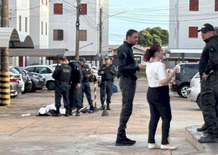 Policial aplica &ldquo;mata-le&atilde;o&rdquo; e suspeito de furto de carro morre em condom&iacute;nio>