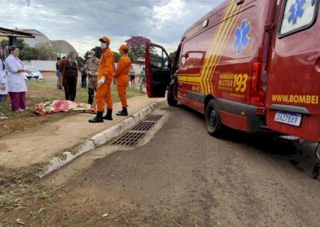 Jovem é morto a tiros e mulher fica ferida em atentado no bairro Santa Maria, em Caarapó>
