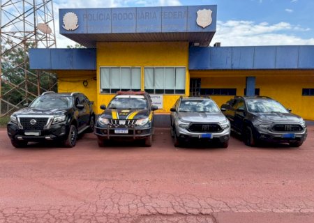 Três homens são presos transportando veículos roubados para Corumbá
