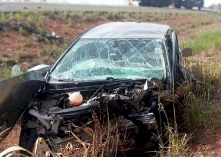 Dois morrem em batida frontal entre carros na rodovia em Aparecida do Taboado>