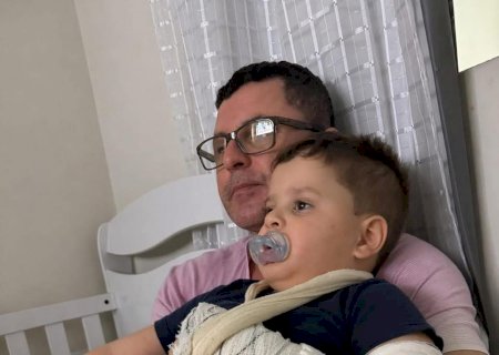 Criança de 4 anos enfrenta câncer agressivo e pai faz apelo por ajuda em Caarapó>