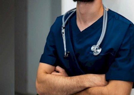 Lei torna exame obrigatório para médicos e cria nota mínima para exercício da profissão>