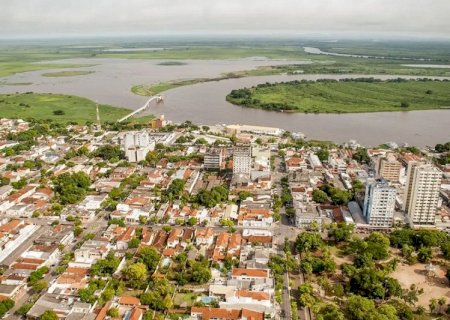 Homem é encontrado morto em quarto de motel e mulher deixa local antes da chegada do socorro>
