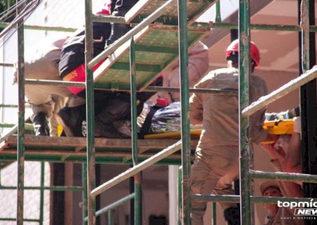 Homem cai do telhado durante trabalho e morre em Dourados>