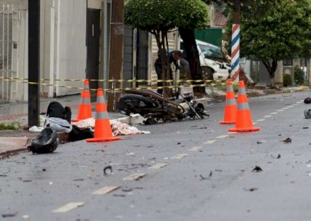 Motociclista é atingida por caminhonete e morre na Capital>