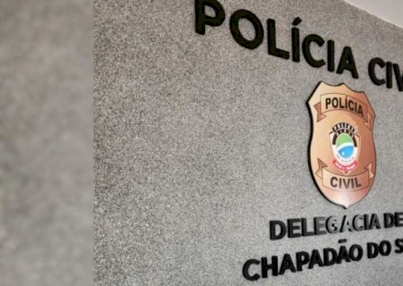 Padrasto é levado à delegacia suspeito de mostrar partes íntimas para enteado de 12 anos>