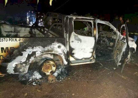 Grupo ataca posto policial, queima carros e deixa 3 mortos na fronteira>