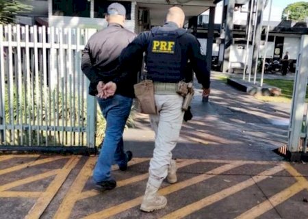 Motorista preso após tentar fugir da polícia transportava mais de 1 tonelada de maconha>