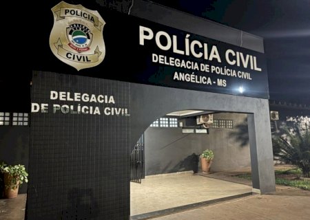 Homem é denunciado por exibir órgão genital para mulher e filha>