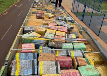 PRF apreende 6 toneladas de maconha escondidas em carga de soja>