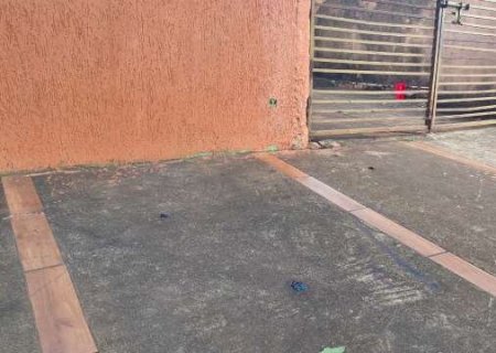 Homem morre em cal&ccedil;ada ao ser golpeado na cabe&ccedil;a pelo atual marido da ex>