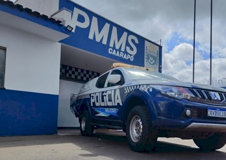 Polícia Militar cumpre mandado de prisão durante abordagem no bairro Planalto, em Caarapó