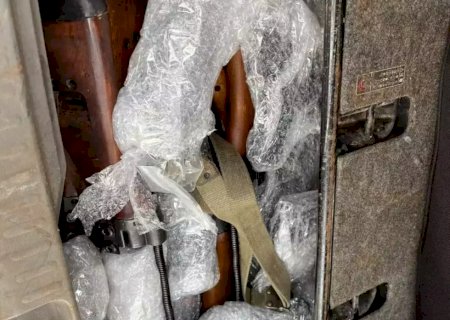 Policial é preso com 20 fuzis que seriam levados ao Rio de Janeiro>