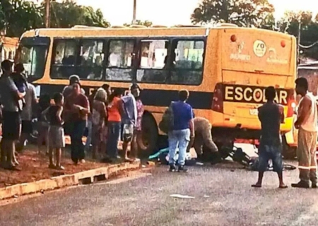 Avô que levava neta em bicicleta elétrica morre após acidente com ônibus escolar em MS>