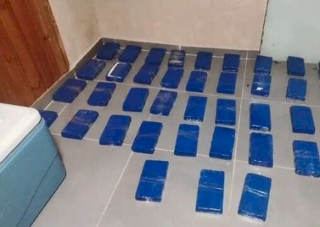 Trio &eacute; detido com 43 tabletes de coca&iacute;na em a&ccedil;ougue na fronteira>