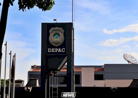 Homem é acusado de arremessar churrasqueira em esposa durante crise de ciúmes
