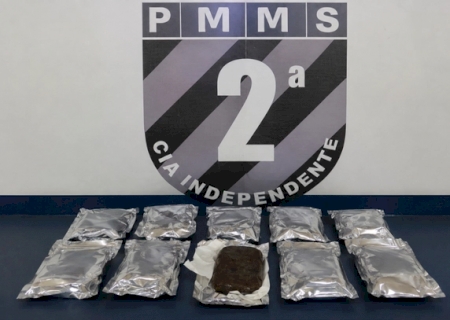 PM apreende mais de 1 kg de haxixe marroquino em ônibus no terminal de Caarapó>