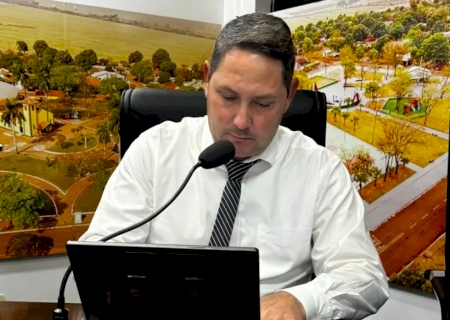 Sandro Pacheco solicita informações sobre readaptações e contratações na Rede Municipal de Ensino>