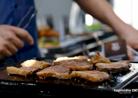 Homem pede ménage com a esposa e uma amiga, leva não e se irrita durante churrasco em Sidrolândia>