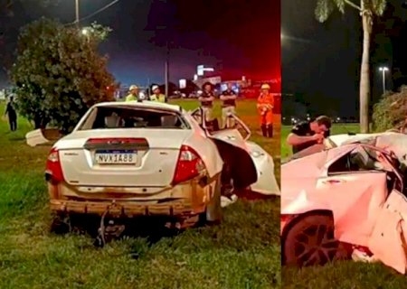 Motorista morre ao bater em árvore no trevo de Dourados>