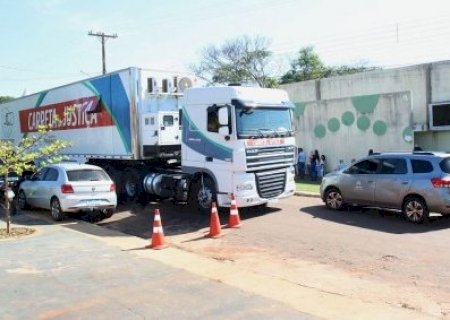 Carreta da Justi&ccedil;a leva servi&ccedil;os gratuitos a Juti e Laguna Carap&atilde;>