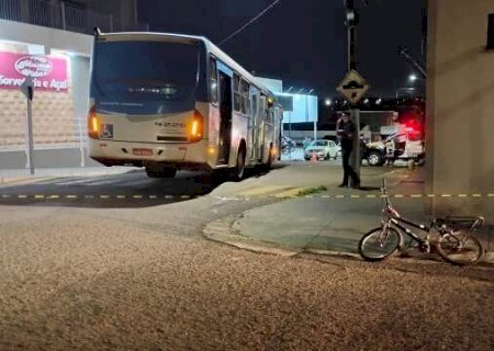 Crian&ccedil;a atropelada por &ocirc;nibus morre na Santa Casa>