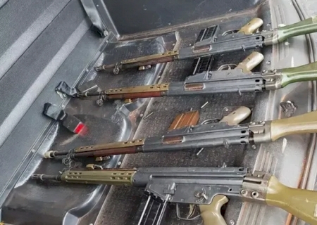 PRF encontra 4 fuzis no meio de carga de maconha escondida em grãos na BR-163>