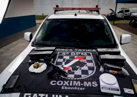 Grupo é preso com arma, munições e maconha guardada em congelador