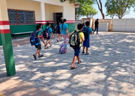 Blocos produzidos por detentos são usados em calçamento de escola municipal em Caarapó>