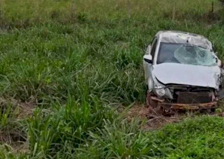Homem morre após carro colidir de frente com carreta na BR-163>