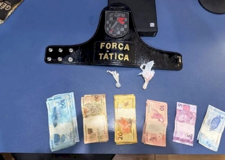 Força Tática apreende drogas e mais de R$ 1,2 mil em dinheiro em Caarapó>